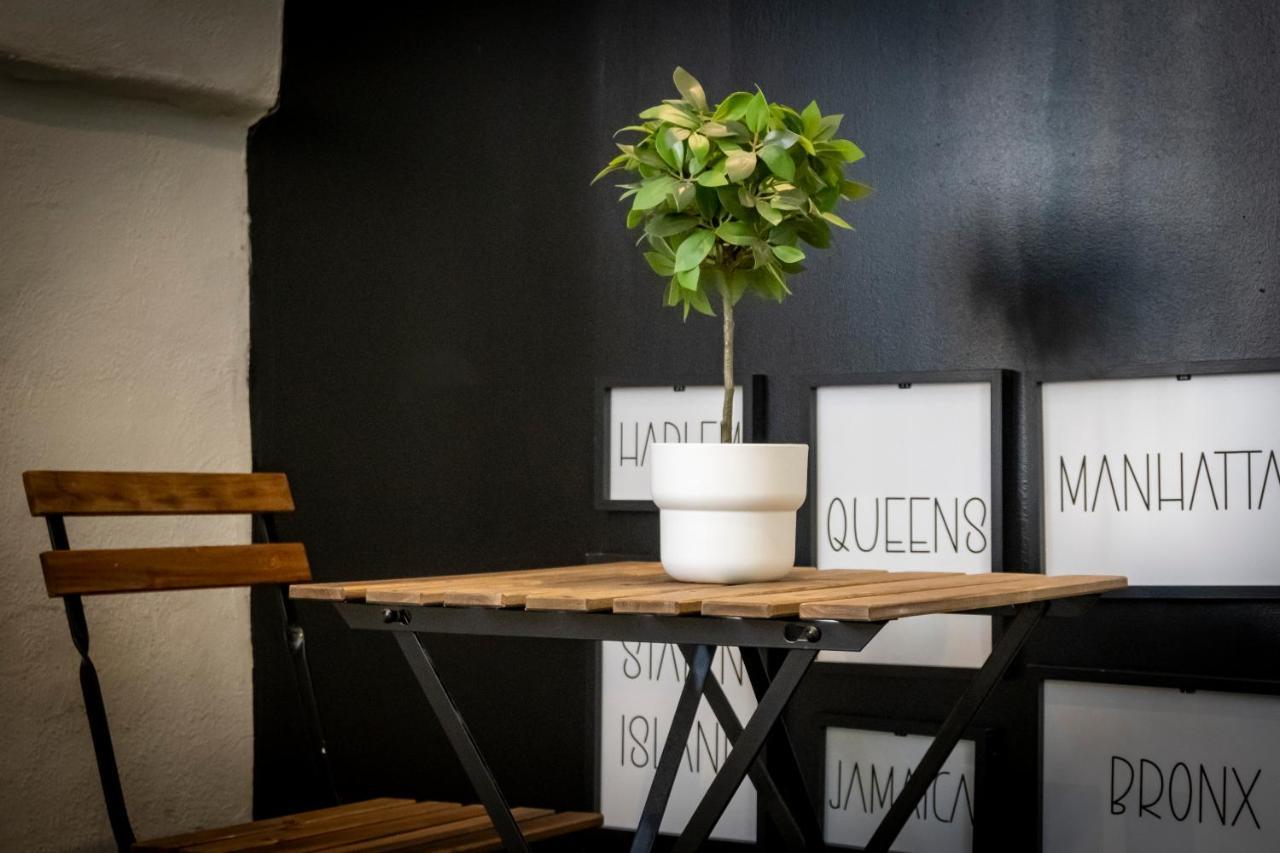 Superbe Appartement Avec Patio Nimes Bagian luar foto