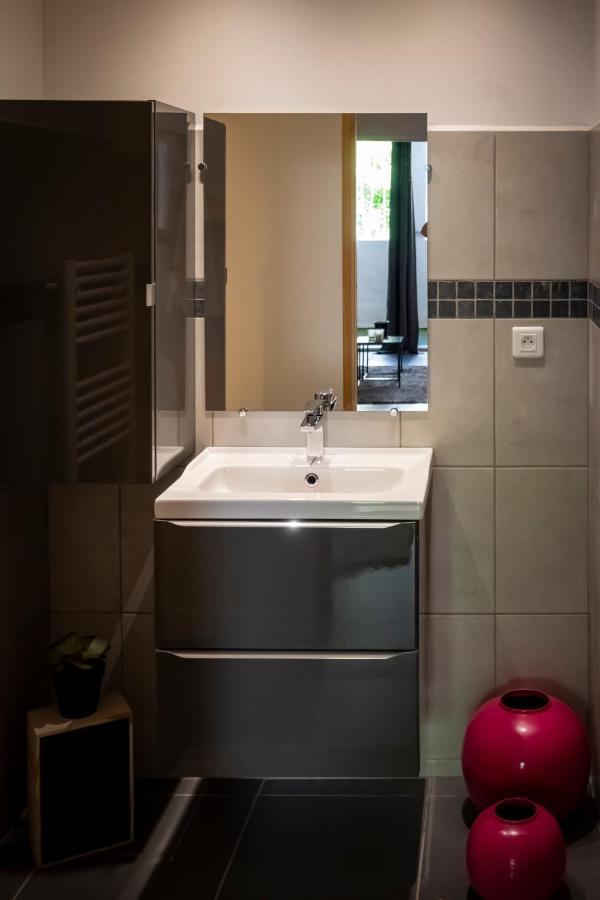 Superbe Appartement Avec Patio Nimes Bagian luar foto