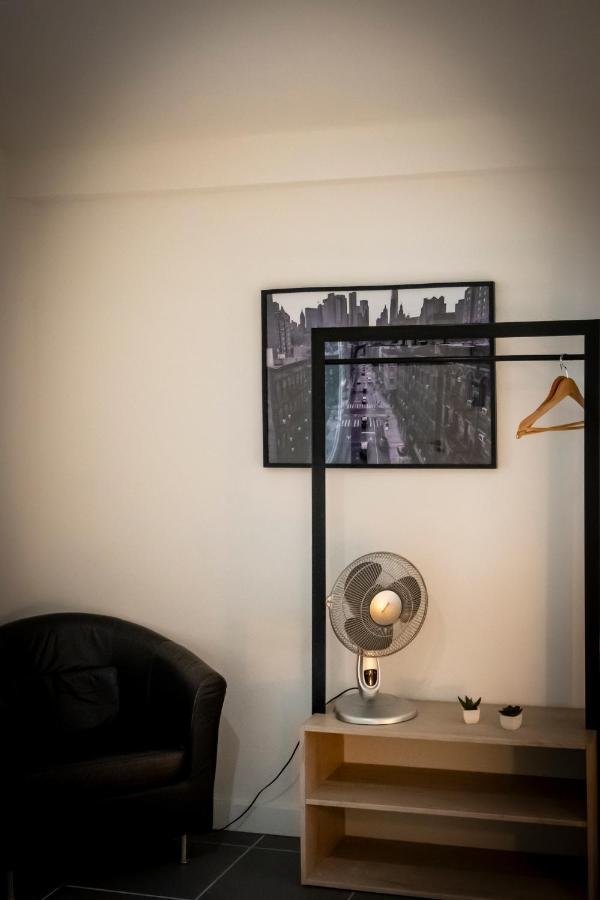 Superbe Appartement Avec Patio Nimes Bagian luar foto