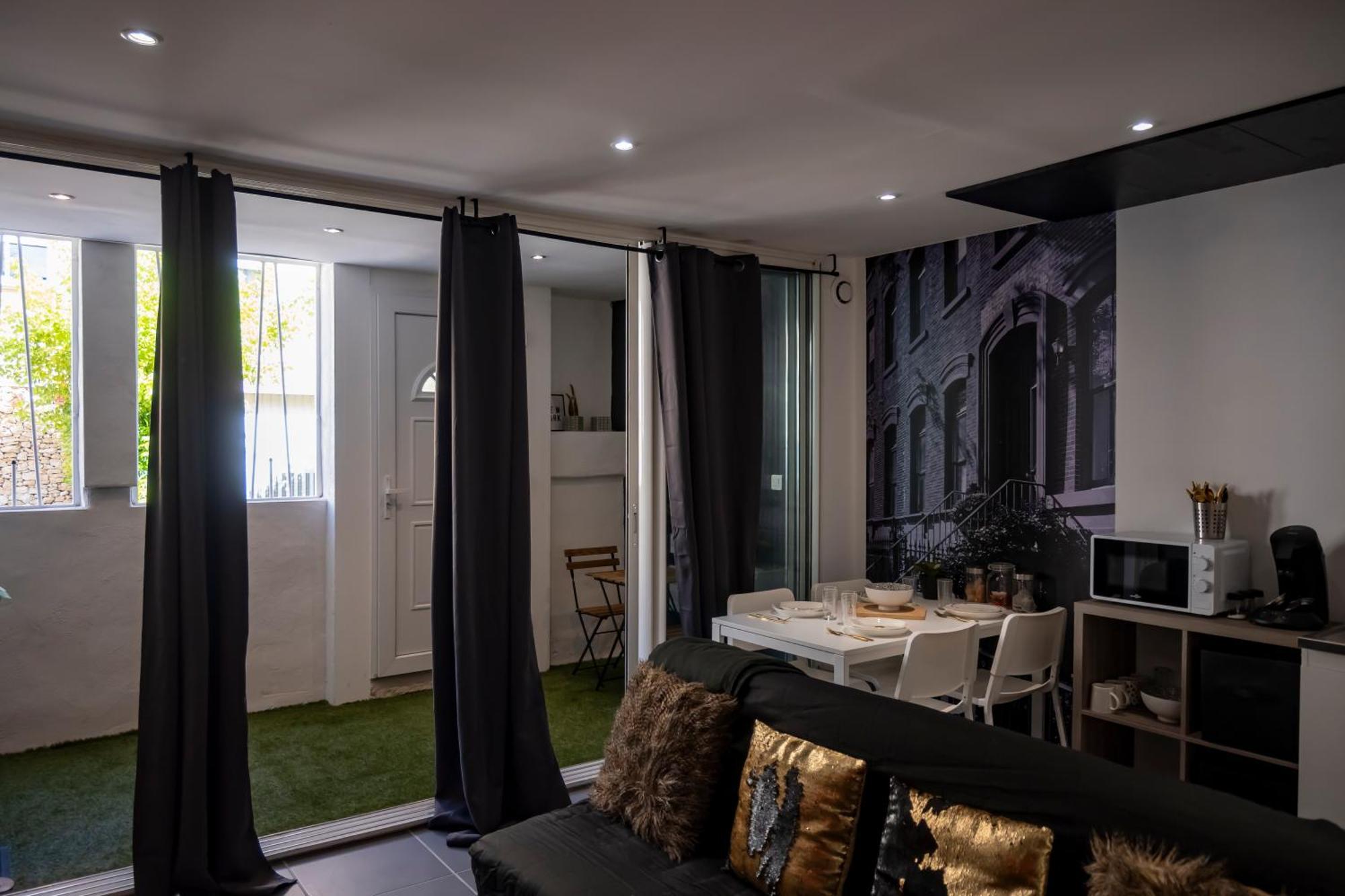 Superbe Appartement Avec Patio Nimes Bagian luar foto